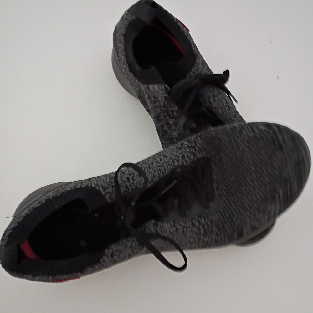 Levi's Men's 10.5 Black and Gray Athletic Shoes